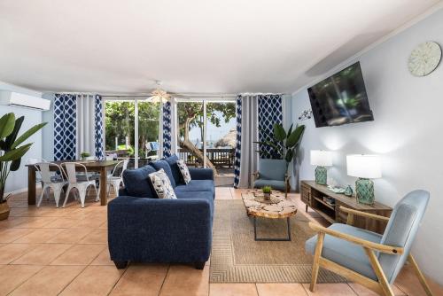 拉霍亞度假村 (La Jolla Resort) in 伊斯拉莫拉達 (FL) 拉霍亞度假村 (La Jolla Resort) in 伊斯拉莫拉達 (FL)