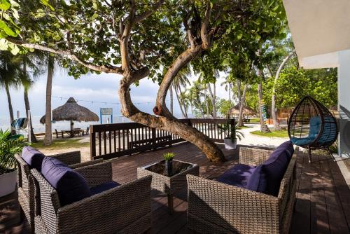 拉霍亞度假村 (La Jolla Resort) in 伊斯拉莫拉達 (FL) 拉霍亞度假村 (La Jolla Resort) in 伊斯拉莫拉達 (FL)