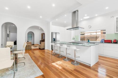 Family Beach House - spacious w yard AC car space in North Bondi Family Beach House - spacious w yard AC car space in North Bondi