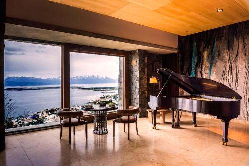 Bar/lounge, Arakur Ushuaia Resort & Spa in Ushuaia Bar/lounge, Arakur Ushuaia Resort & Spa in Ushuaia
