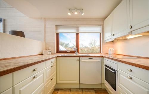 Kitchen, Three-Bedroom Holiday Home In Ebeltoft in Handrup Strand Kitchen, Three-Bedroom Holiday Home In Ebeltoft in Handrup Strand
