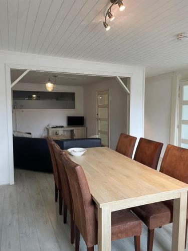 Fijne woning op hippische accommodatie aan de rand van Dokkum in Dokkum binnen de Bolwerken Fijne woning op hippische accommodatie aan de rand van Dokkum in Dokkum binnen de Bolwerken