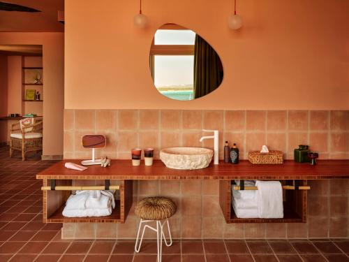 Badkamer, Bikini Island & Mountain Hotel Es Trenc -Adults only- in Ses Salines Badkamer, Bikini Island & Mountain Hotel Es Trenc -Adults only- in Ses Salines