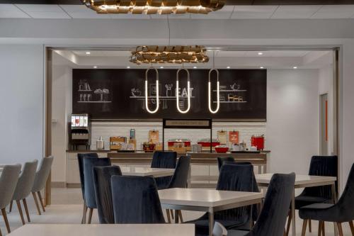 Makanan dan Minuman, Hampton Inn by Hilton Winnipeg Downtown in Winnipeg (MB) Makanan dan Minuman, Hampton Inn by Hilton Winnipeg Downtown in Winnipeg (MB)