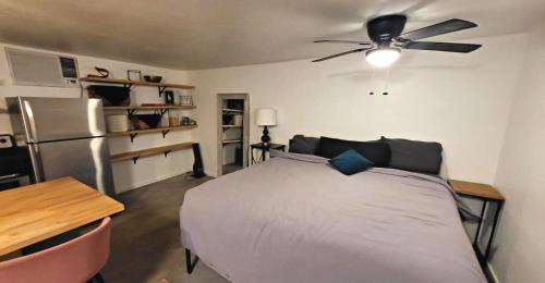 Stunning Phoenix Studio: Stylish Oasis in a Prime Location