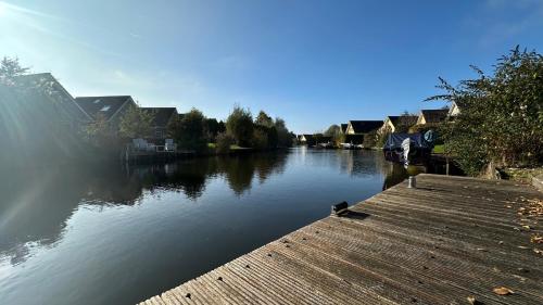 Зовнішній вигляд готелю, Bungalow Ijsselmeer in Медемблік Зовнішній вигляд готелю, Bungalow Ijsselmeer in Медемблік