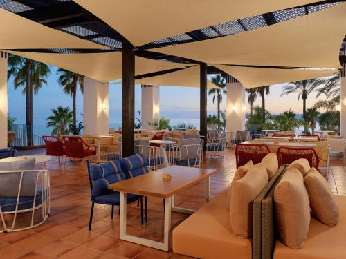 شرفة/ تراس, H10 Estepona Palace in Puerto de Estepona شرفة/ تراس, H10 Estepona Palace in Puerto de Estepona