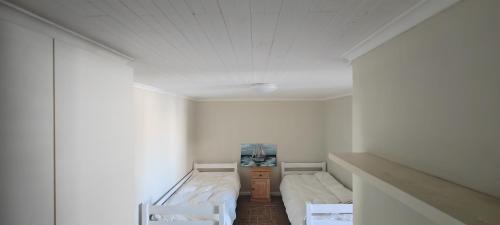Seaview Self catering cottage in Clarendon Marine Seaview Self catering cottage in Clarendon Marine