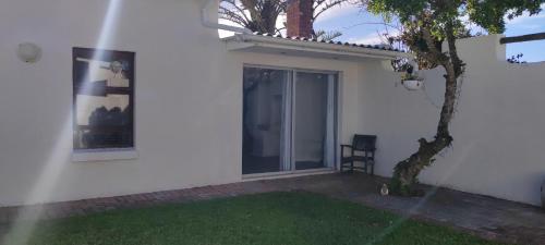 Seaview Self catering cottage in Clarendon Marine Seaview Self catering cottage in Clarendon Marine