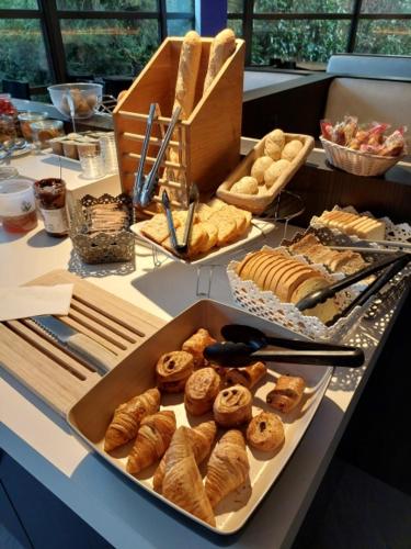 Food and beverages, Brit Hotel Confort Rouen Centre in Rouen Food and beverages, Brit Hotel Confort Rouen Centre in Rouen