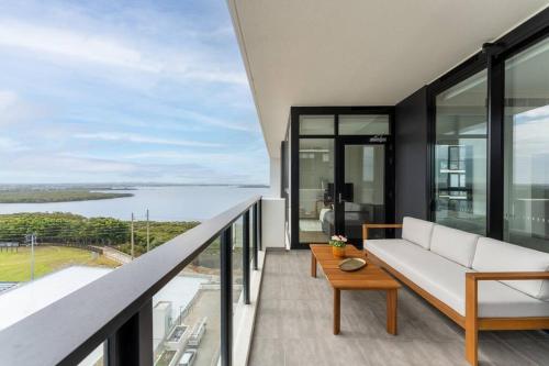 Balcony/terrace, Modern 2BR with Balcony, Pool & Parking in Cronulla Balcony/terrace, Modern 2BR with Balcony, Pool & Parking in Cronulla