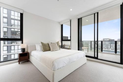 Modern 2BR with Balcony, Pool & Parking in Cronulla Modern 2BR with Balcony, Pool & Parking in Cronulla