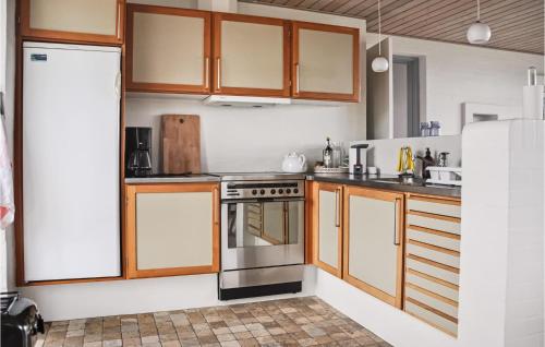 кухня, Three-Bedroom Holiday Home In Nyborg in Ниборг кухня, Three-Bedroom Holiday Home In Nyborg in Ниборг