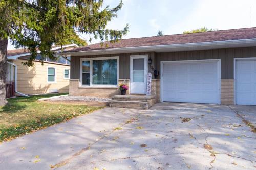 Mi Casa Su Casa, 28 minutes from Lambeau Field! in Kimberly (WI) Mi Casa Su Casa, 28 minutes from Lambeau Field! in Kimberly (WI)