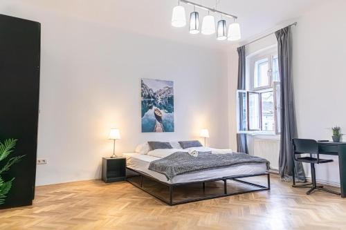 Spacious 2BR Apt -Near Wiener Stadthalle BurggasseWiener Well Located