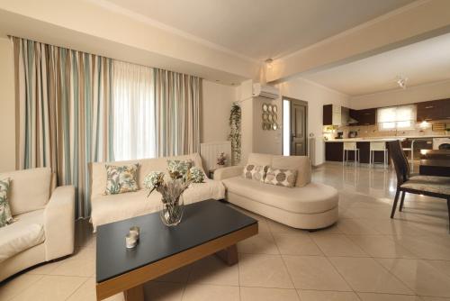المرافق, Happy Villa with Pool - Ideal Villa for Large Groups Near Laganas With a Pool Perfectly Combining Na in Ploumari المرافق, Happy Villa with Pool - Ideal Villa for Large Groups Near Laganas With a Pool Perfectly Combining Na in Ploumari