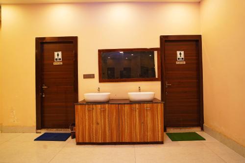 Lobby, Gharana Resort in Barrackpore Lobby, Gharana Resort in Barrackpore