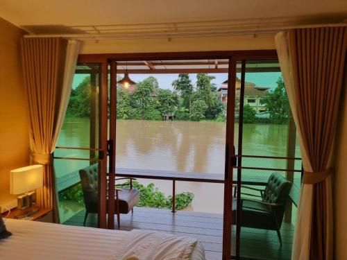 บ้านริมน้ำ โฮมสเตย์ ปราจีนบุรี in City Center บ้านริมน้ำ โฮมสเตย์ ปราจีนบุรี in City Center