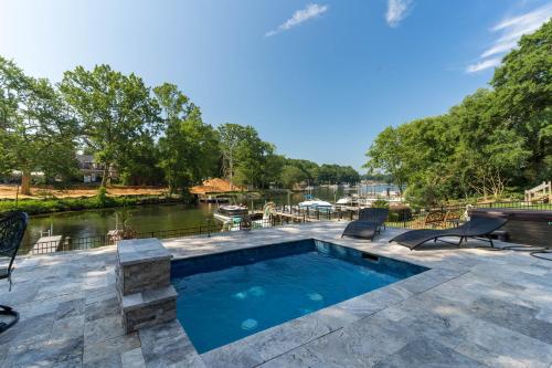 A Cozy Apartment Home by the Lake in Cornelius A Cozy Apartment Home by the Lake in Cornelius