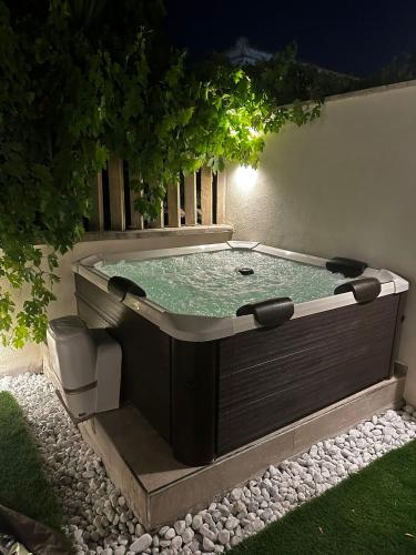 Hot tub, Luxury Apartment Collection Sea Suite Jacuzzi in Passoscuro Hot tub, Luxury Apartment Collection Sea Suite Jacuzzi in Passoscuro