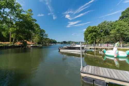 A Cozy Apartment Home by the Lake in Cornelius A Cozy Apartment Home by the Lake in Cornelius