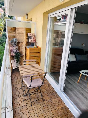 Studio terrasse et parking privé