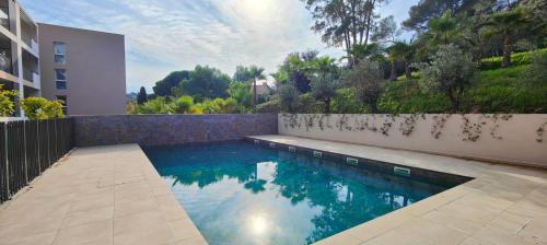 Spacious apartment with lovely terrace in Vallon de Coste Spacious apartment with lovely terrace in Vallon de Coste