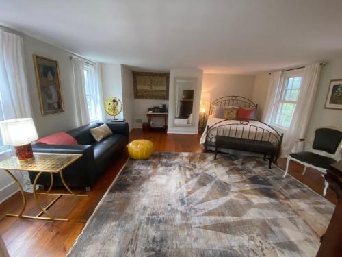 Trouvaille House Suite 3 Klimt Suite in Harpers Ferry (WV) Trouvaille House Suite 3 Klimt Suite in Harpers Ferry (WV)