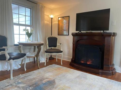 Trouvaille House Suite 3 Klimt Suite in Harpers Ferry (WV) Trouvaille House Suite 3 Klimt Suite in Harpers Ferry (WV)