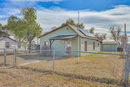 3 Mi to Riverwalk Mountain-View Pueblo Home! in Baixa 3 Mi to Riverwalk Mountain-View Pueblo Home! in Baixa