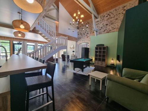 Le Quai - Gîte atypique (Le Quai - Gite atypique) in Oradour-sur-Vayres Le Quai - Gîte atypique (Le Quai - Gite atypique) in Oradour-sur-Vayres