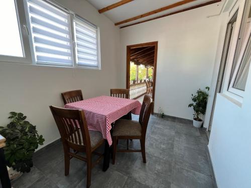 9 mezeta in Pirot 9 mezeta in Pirot