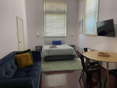 The Merredin Treasury, Art Deco heritage 2 bedroom suite in Merredin CBD in Merredin The Merredin Treasury, Art Deco heritage 2 bedroom suite in Merredin CBD in Merredin