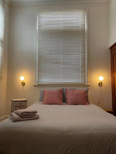 The Merredin Treasury, Art Deco heritage 2 bedroom suite in Merredin CBD in Merredin The Merredin Treasury, Art Deco heritage 2 bedroom suite in Merredin CBD in Merredin