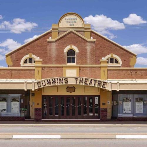 The Merredin Treasury, Art Deco heritage 2 bedroom suite in Merredin CBD in Merredin The Merredin Treasury, Art Deco heritage 2 bedroom suite in Merredin CBD in Merredin