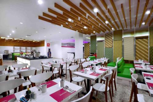Food and beverages, Favehotel Malioboro in Yogyakarta Food and beverages, Favehotel Malioboro in Yogyakarta