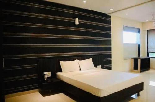 HOTEL GRAND BEE Residency in Bhiwandi HOTEL GRAND BEE Residency in Bhiwandi