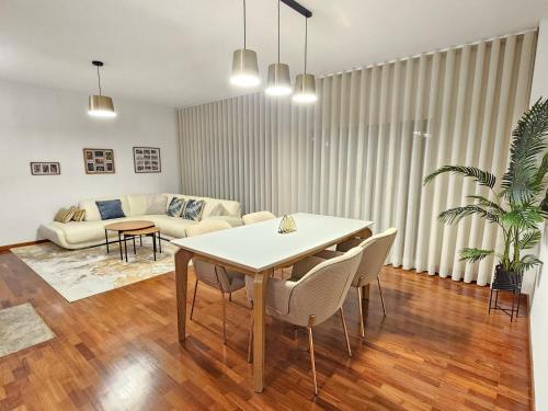 Guimarães City Center by LuxiStay (Guimaraes City Center by LuxiStay) in อูร์เกเซส Guimarães City Center by LuxiStay (Guimaraes City Center by LuxiStay) in อูร์เกเซส