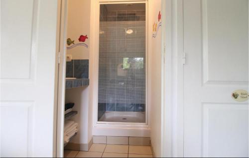 Bathroom, 1 Bedroom Amazing Home In Ectot Lauber in Ectot-l'Auber Bathroom, 1 Bedroom Amazing Home In Ectot Lauber in Ectot-l'Auber