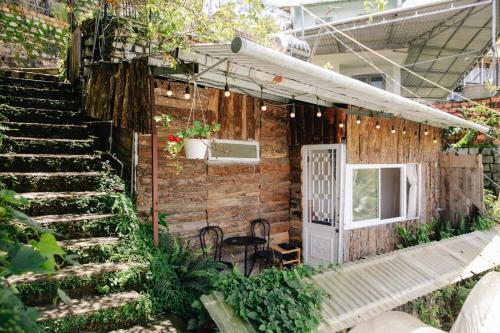 Nhà Chạng Vạng (Nha Chang Vang) near 靈福寶塔 Nhà Chạng Vạng (Nha Chang Vang) near 靈福寶塔