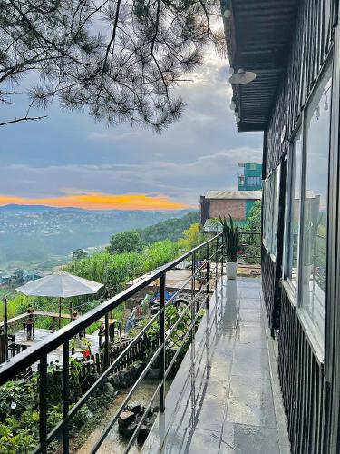 Nhà Chạng Vạng (Nha Chang Vang) near 靈福寶塔 Nhà Chạng Vạng (Nha Chang Vang) near 靈福寶塔