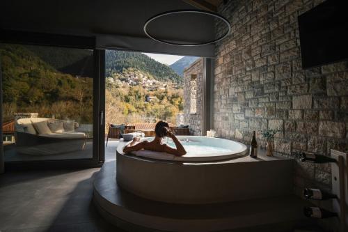 جاكوزي, Evora Luxury Suites in Megalo Chorio جاكوزي, Evora Luxury Suites in Megalo Chorio