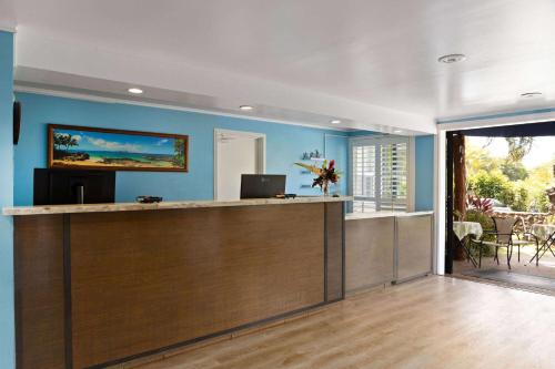 Lobby, Days Inn by Wyndham Maui Oceanfront in Wailea (HI) Lobby, Days Inn by Wyndham Maui Oceanfront in Wailea (HI)