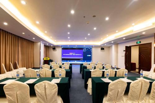 Meeting room / ballrooms, Days Inn by Wyndham Guangzhou in Baiyun District Meeting room / ballrooms, Days Inn by Wyndham Guangzhou in Baiyun District