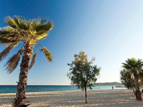 Фасада на хотела, Mercure Thalasso & Spa Port Frejus in Фрежус Фасада на хотела, Mercure Thalasso & Spa Port Frejus in Фрежус