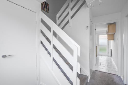 Sleek 3Bed House near Airport in Livingston South Sleek 3Bed House near Airport in Livingston South