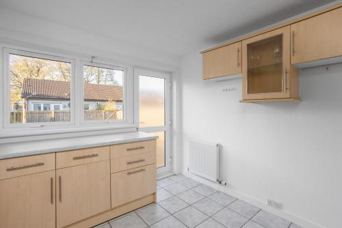 Sleek 3Bed House near Airport in Livingston South Sleek 3Bed House near Airport in Livingston South