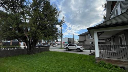 Зовнішній вигляд готелю, James house J&J Chilliwack in Chilliwack (BC) Зовнішній вигляд готелю, James house J&J Chilliwack in Chilliwack (BC)