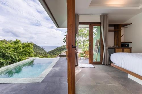 Swimming pool, Mae Ya Resort in Ao Leuk Bay Swimming pool, Mae Ya Resort in Ao Leuk Bay