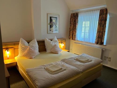 Attikos Hotel & Restaurant in Λένγκενφελντ Attikos Hotel & Restaurant in Λένγκενφελντ